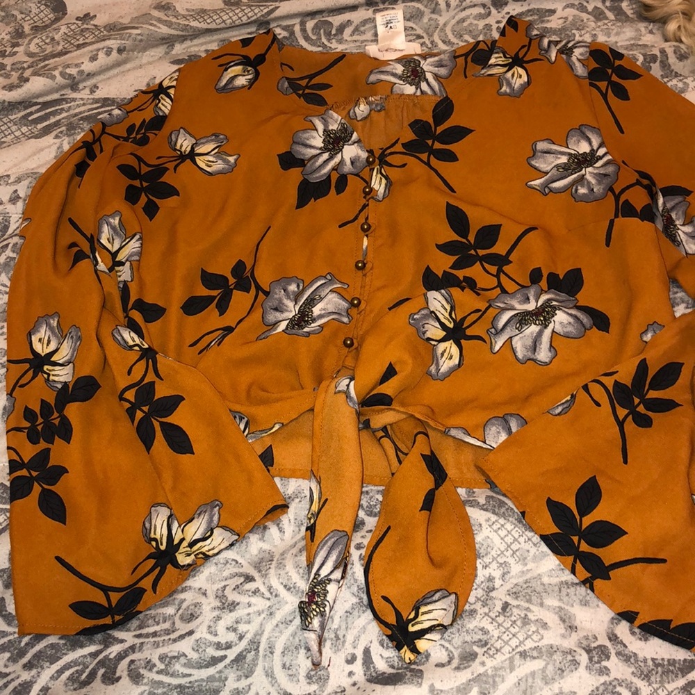 🌺 Flowery crop top🌺